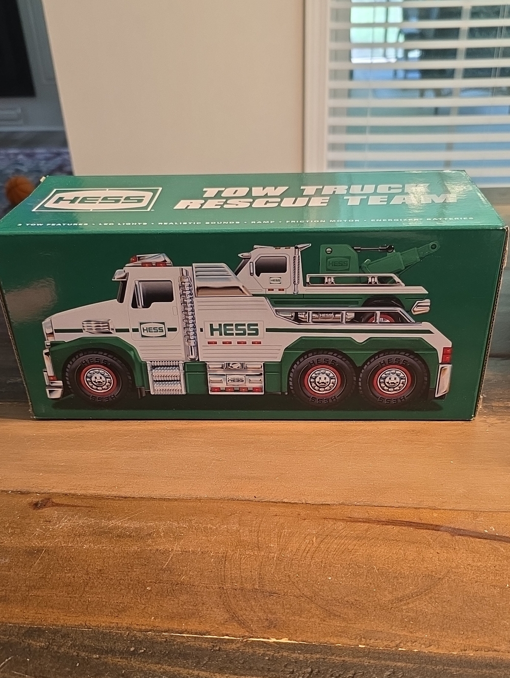 2019 Hess Tow Truck Rescue Team Set